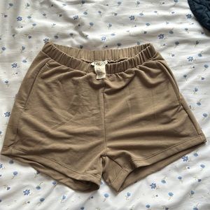 INDERO high waisted sweat shorts with pockets